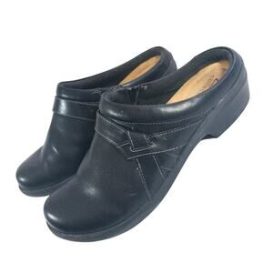 CLARKS! BLACK GENUINE LEATHER SLIP-ON MULES, CLOGS, CONTRAST STITCHED! SZ 9.5M